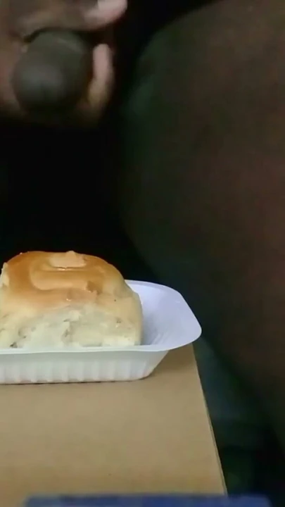 Cinnabon'u Kendi Spermlerimle Daha Lezzetli Hale Getirdim | Klip 2