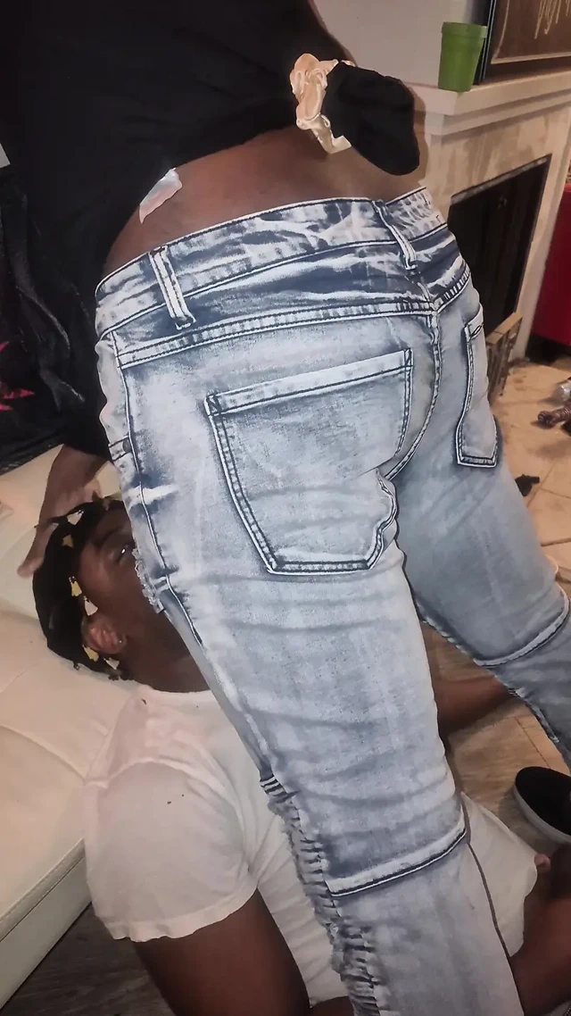 Yüze oturma tükürük yutuyor yüz sikişi çılgınlığı alfa bu sürtüğün ağzına sahip!