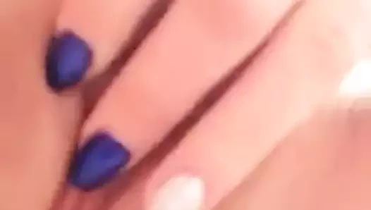 Büyük memeler ve büyük klitoris