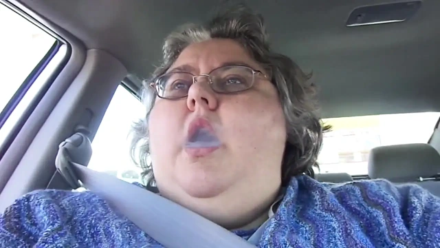 Hemşire Vicki arabada sigara içen iri güzel kadın