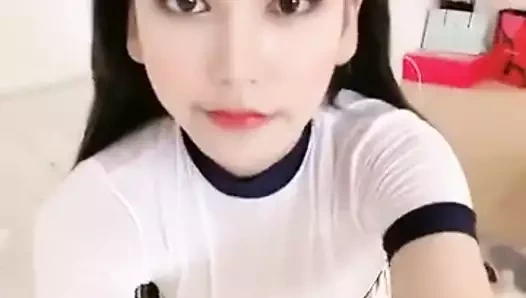 Muhteşem ladyboy mastürbasyon kapalı ona tatlı horoz