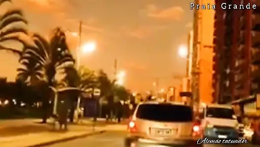 Büyük popo Sabrina Strong dövme yaptırmak istedi ama dövme yapma isteği daha güçlüydü, o kadar sıkıydı ki penisimi bile yırttı