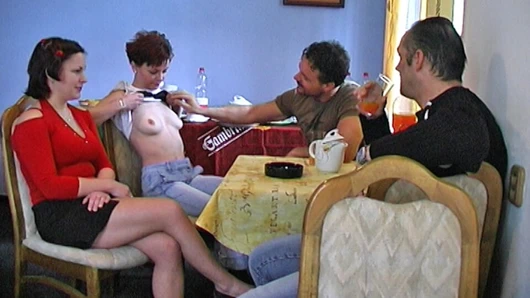 Karısı büyük bir yarak hissetmek istediği için paylaşıyor