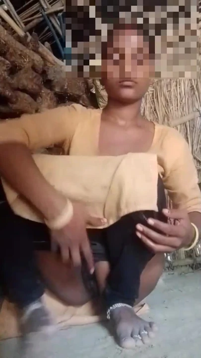 Падение челюсти момент из "дези бхабхи положить бамбук в желоб, удалить воду из желоба".