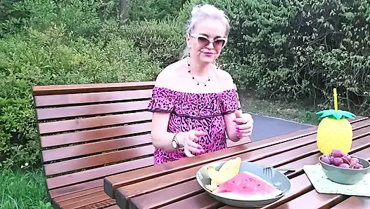 Parkta yaramaz piknik