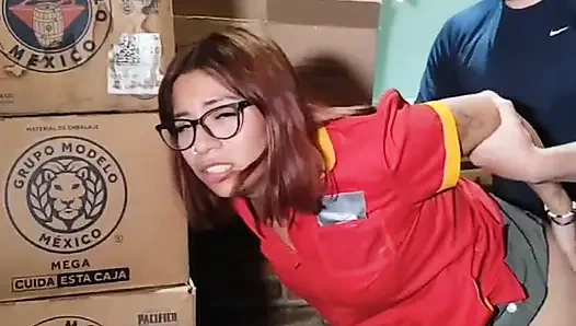 Patronunu bodrumda kasiyer olarak satın al