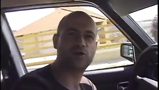 Şanslı adamın sikişecek bir erkeği ve sürtük bir kadını var
