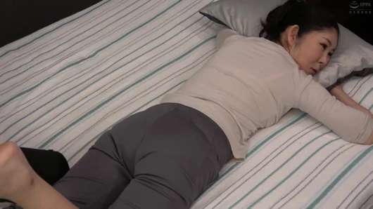 Ona masaj yaparken pantolonumu indiriyorum... - part.1