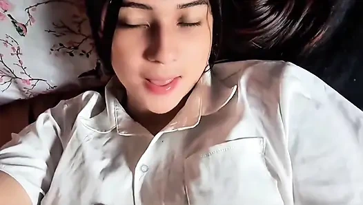 Evli komşu kıyafetlerini çıkartırken onu kaydetmemi istiyor