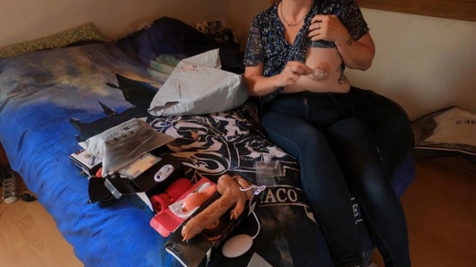 Bir hayranın sürpriz paketini kutudan çıkarıyorum