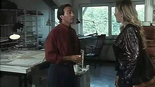 Mimar ve sekreteri Moana Pozzi: ofiste üçlü sikiş