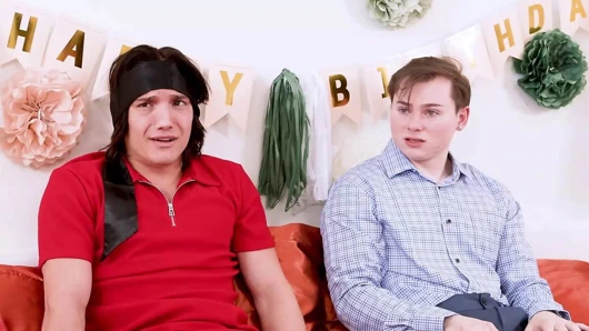 Ateşli üvey anneler bakire azgın üvey oğullarını şehvetli tantrik seksle şaşırtıyor - momswap