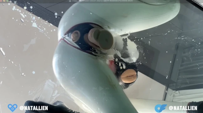 Трах сливочной киски в латексном комбинезоне - твоя сводная сестра Наталья