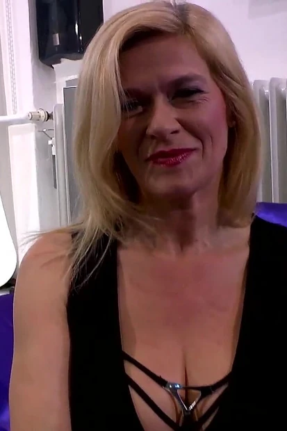 GGG John Thomspon - Марина Монтана показывает огромные сиськи и глубокую глотку, огромный хуй и камшот