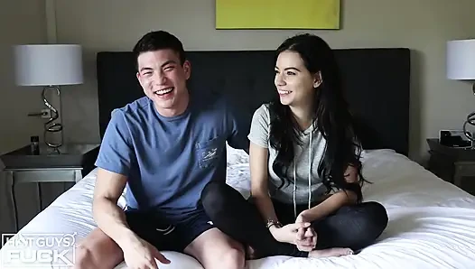 Asyalı pinoy delikanlı Sean Rachel Baddie'i sikiyor