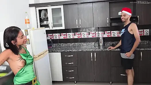 Miscleo Noel hediyesi olarak kayınbiraderi tarafından iyi sikiliyor