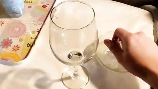 Niewinna dziewczyna chce wina, ale w końcu pije siusiu - Coraljade01