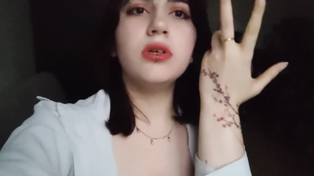 Utangaç ama çok azgın... Büyük götümü gösteriyorum ve mastürbasyon