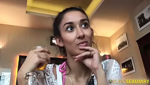 Büyük memeli Macar genç kız Tayland tatilinde sikiliyor