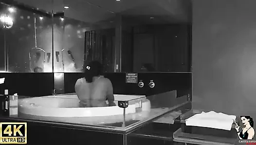 Patron Çalışanını Havuzda Sikiyor Ve Her Şeyi Filme Alıyor