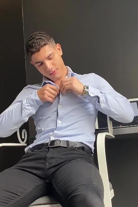 Onu internette mastürbasyon yaparken yakaladım