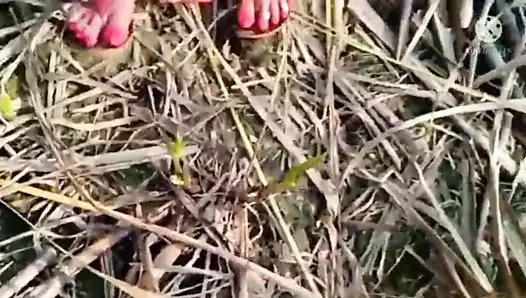 New naveli bahu ko khet me laja ke choda sasur ke bhai ne