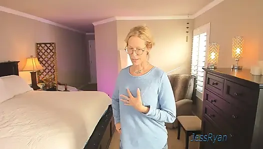 Karın Christine'i çöpe atarak konuşuyor