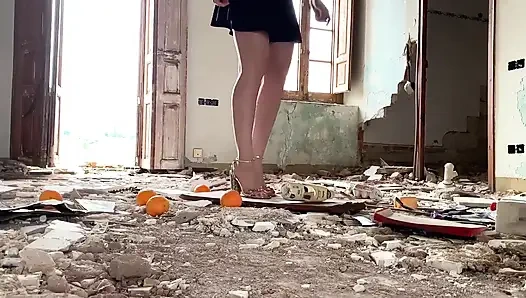 Topuklu ayakkabı altında ezildi