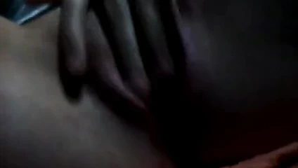 Mi amiga me manda por whasap video masturbandose