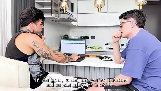 En İyi Arkadaşımın Büyük Üvey Annesiyle Video Oyunları Oynarken Sikiyorum - Naty Delgado