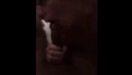 Une belle BBW qui suce son amant black ...