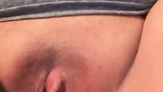 Asya kahrolası kedi ile bira şişesi