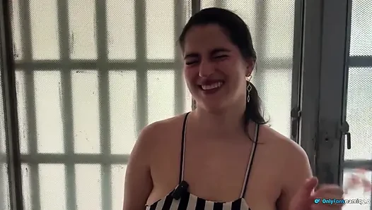 Komşunun yüzü masum ve ben öğreneceğim...