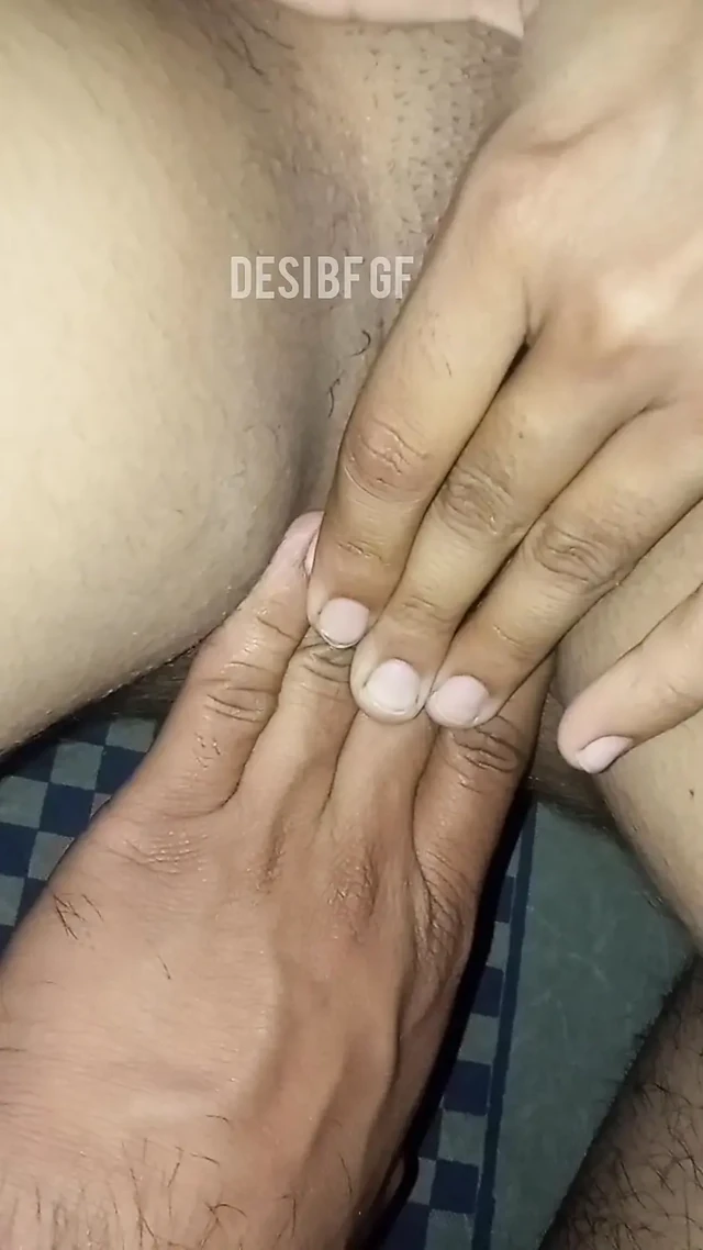 Jaipur wali Meri Girlfriend ki chut se khel ke ungli or condom laga kar  lund ghusa dia