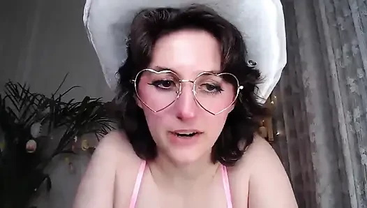 Seksi edepsiz Paskalya kamera gösterisi