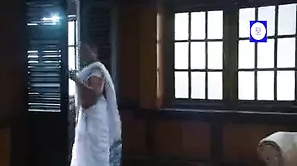 Sri Lankan video, fullscreen