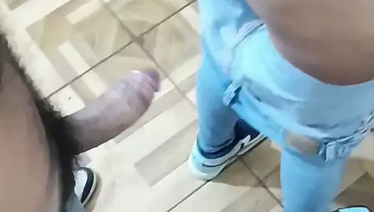 En iyi arkadaşımın Meksikalı kız arkadaşı partiden sonra bacaklarını sokağa açıyor