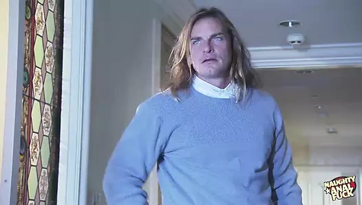 Ateşli dölünün tadına bakmadan önce esmer götünü sürmesine izin veriyor