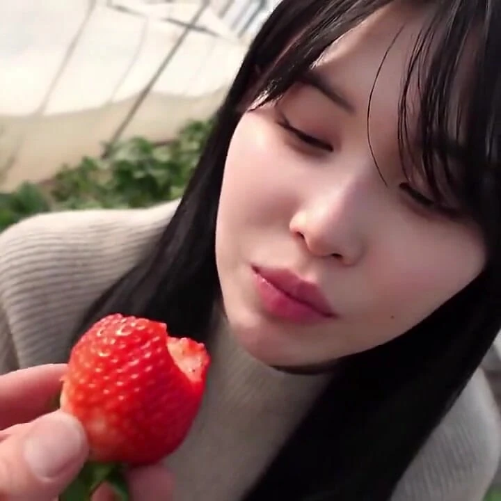 Asian Angel 25065