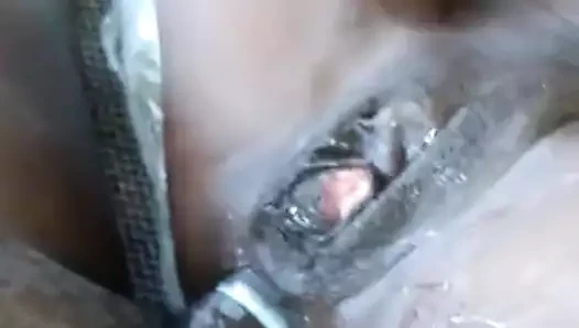 Dildoing ona kedi sırasında anal seks