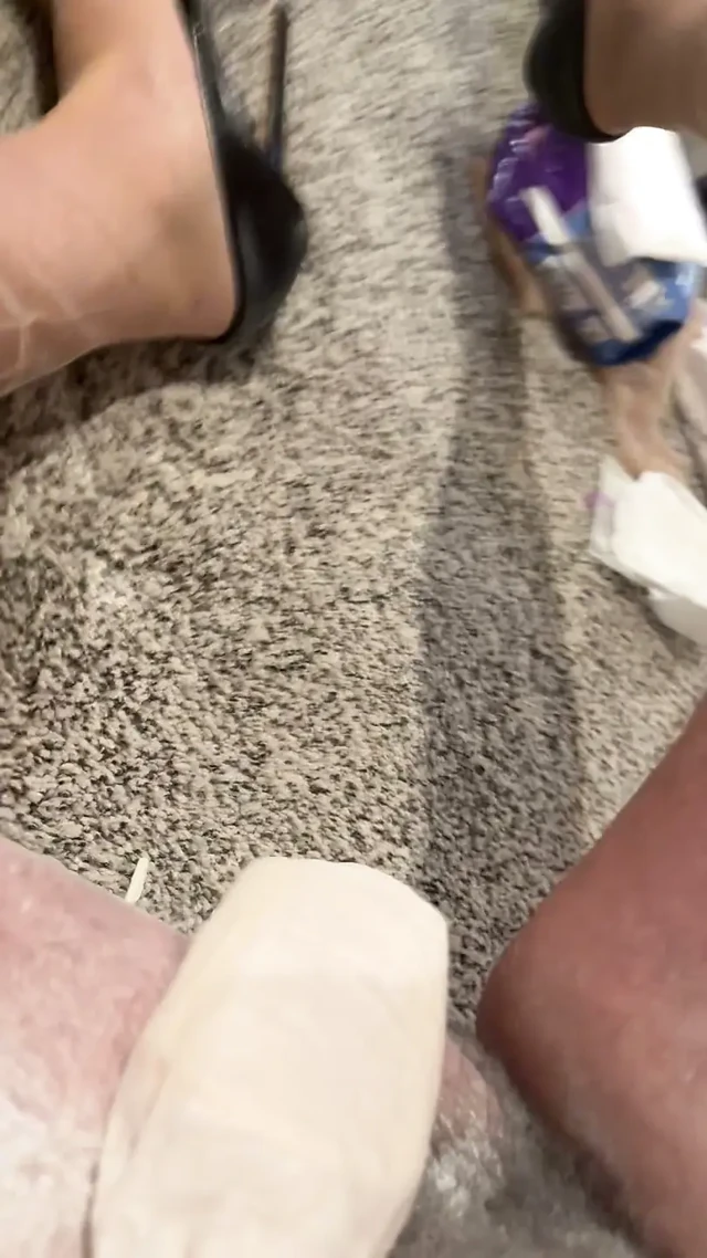 Topuklu Ayakkabılar ve Kemerli Pedler