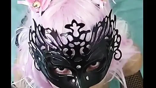 Pembe saçlı kız beni emiyor