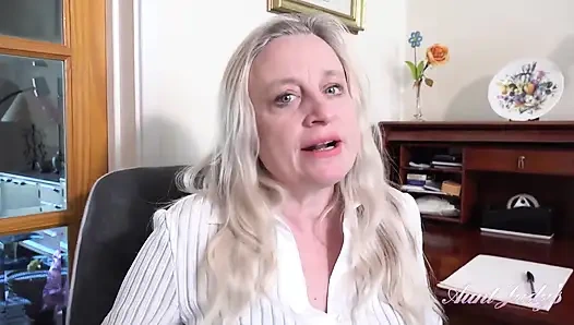 Auntjudys - azgın olgun patronun Andrea Ann ofiste yarağını emiyor