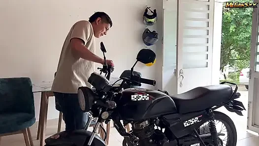 Motosiklet mi, motosikleti de ona ver.