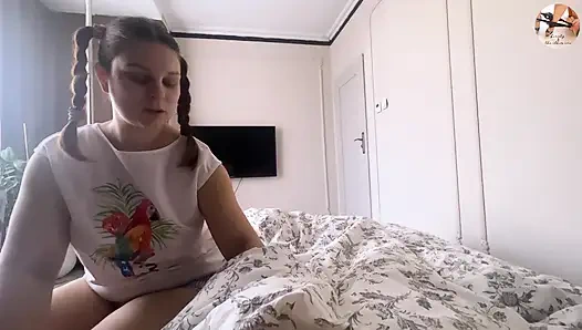 Sürtük üvey kız kardeş sadece yarak emmek ve döl yutmak istiyor