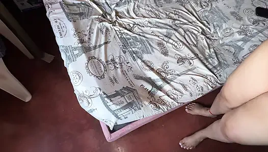 Üvey kardeş ve üvey kız kardeş evde yalnız kalır ve seks yaparlar