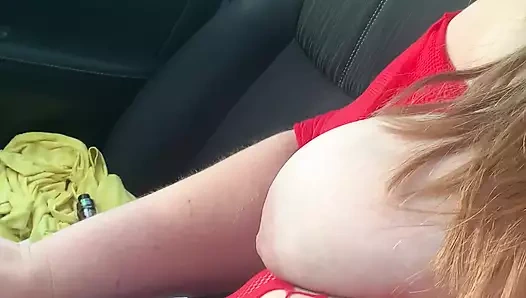 Halka açık bir otoparkta sürüş