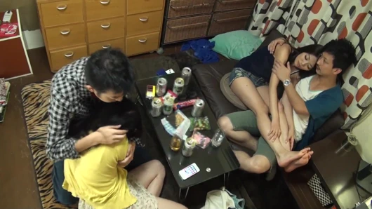 2 iyi arkadaş eve geri getirildi! Hiçbir taahhüt seks en iyisidir! SP