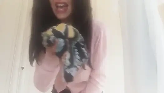 Üvey oğul, iç çamaşırın ıslak ve kirli. Confess Me
