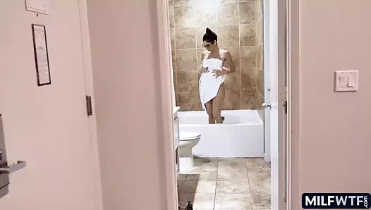 taze dışarı the banyo puma kedi